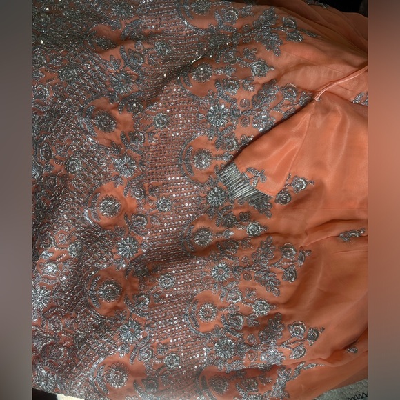 Bust: 32-33 waist :22-23 ONLY WORN  ONCE. LENGTH 3.4 ft. - Picture 7 of 7